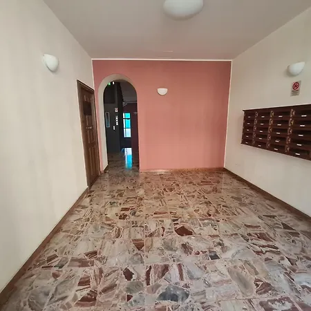 Apartament - Gorla Red Line *