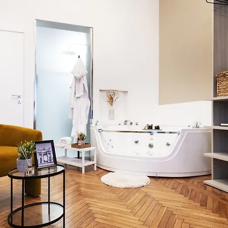 Easylife - Cav103 Sofisticato Mono Con Jacuzzi In Appartement