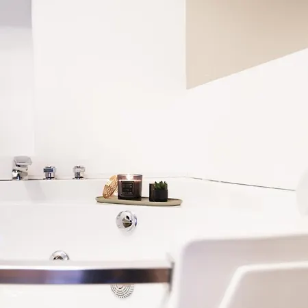 Easylife - Cav103 Sofisticato Mono Con Jacuzzi In Appartement Milan