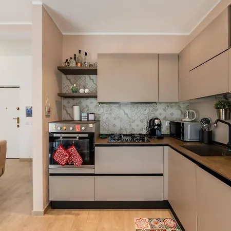 Attico - 2min Metro - Elegante With Ac *