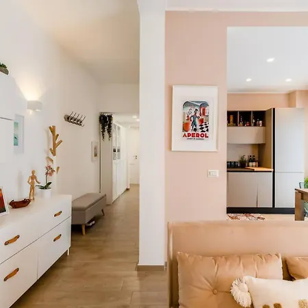 Attico - 2min Metro - Elegante With Ac *