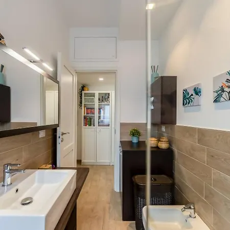 Attico - 2min Metro - Elegante With Ac Appartamento *