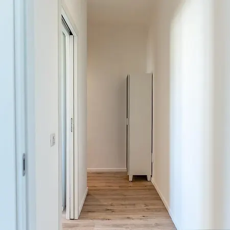 Spacious And Bright In Porta Vittoria *