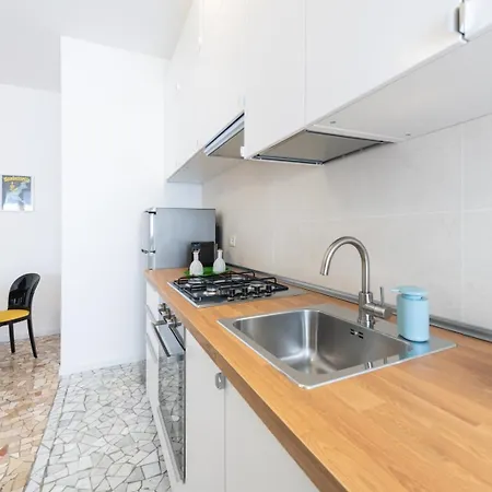 Metro M3 - 10 Min Duomo - Cozy W Balcony And Ac Apartment