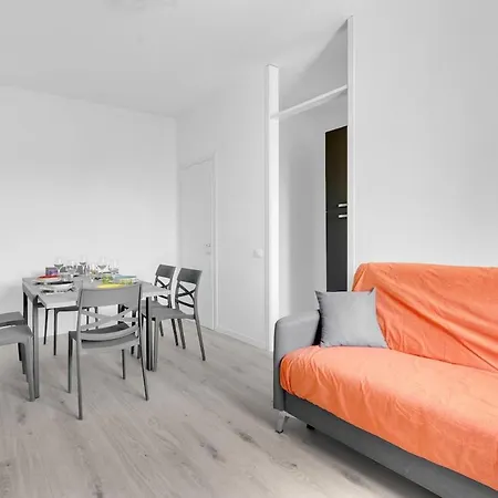 Daire Metro M2 Famagosta-appartamento X5-self Check-in Milano