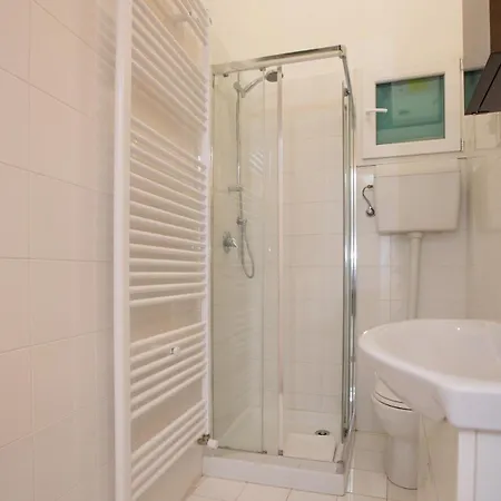 Elegant Little - Center - M4 Station