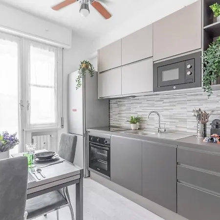 Comodo E Confortevole-sesto Piano Con Vista 公寓 米兰