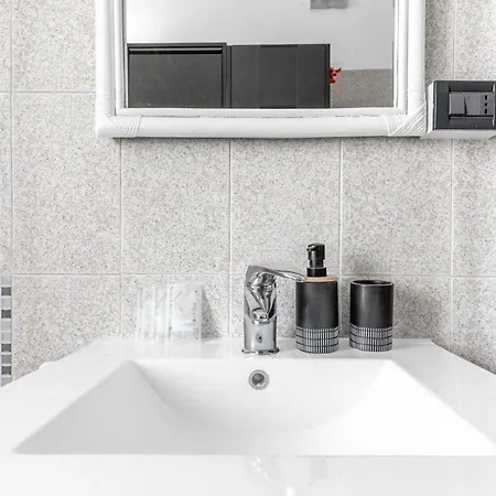 公寓 Comodo E Confortevole-sesto Piano Con Vista 米兰