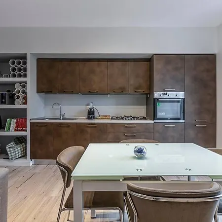 Three 2 Beds, 3rd Bed Available 公寓 米兰