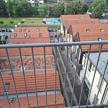 Three 2 Beds, 3rd Bed Available