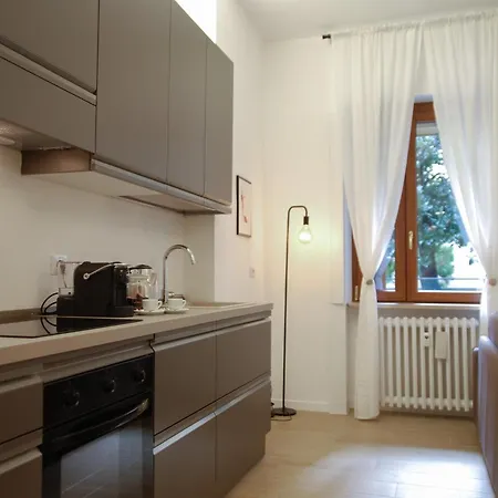 公寓 Duomo 10min Shopping&lusso Fast Wifi 米兰