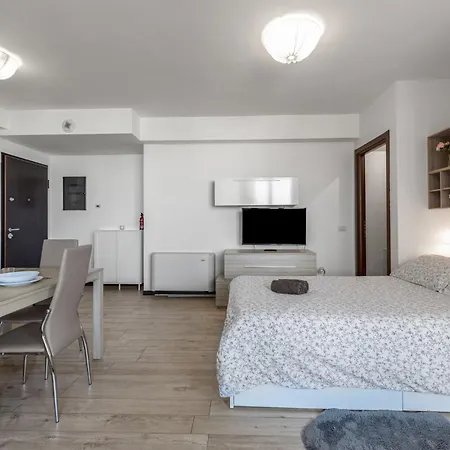 Monolocale Con Balcone Self Check In Sempione *