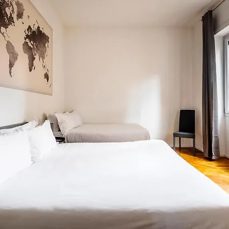 Exclusive 3 Bedrooms Near Duomo شقة *