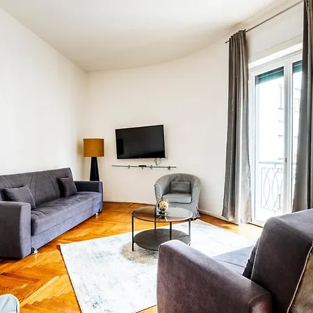 Exclusive 3 Bedrooms Near Duomo ミラノ