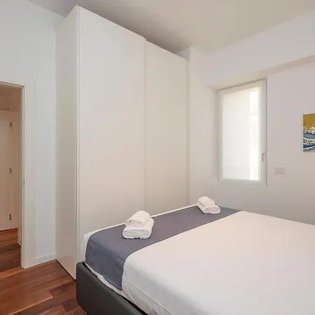 Modern Two-room In Corso Buenos Aires Milaan