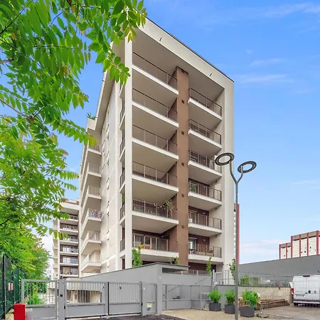 شقة Airy With Balcony & Garage By Ndp Rent ميلان