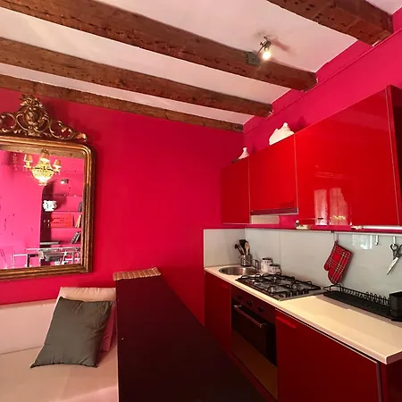 La Vie En Rouge - Porta Venezia * Milan