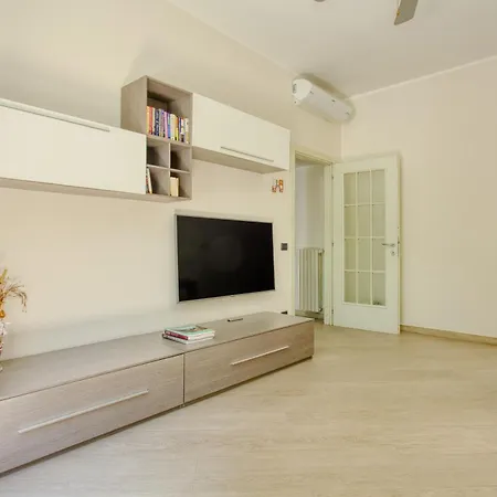 Easy Living Apartment