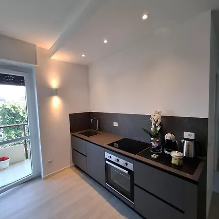 Raffinato Trilocale In Zona Centro Apartament Mediolan