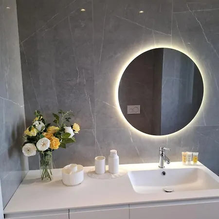 Raffinato Trilocale In Zona Centro Mediolan