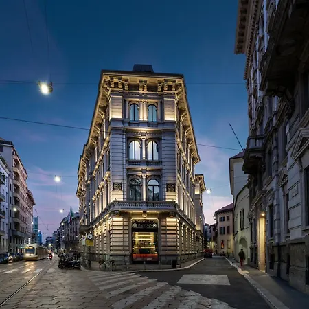 Radisson Collection Hotel, Palazzo Touring Club 5* Milánó