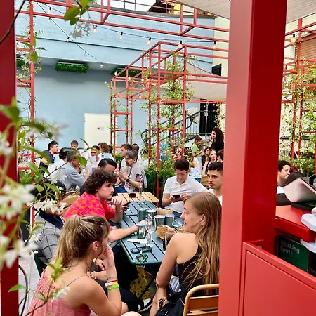 Хостел Yellowsquare