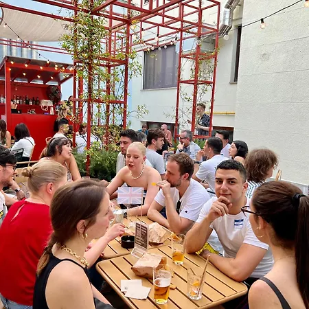 Хостел Yellowsquare *