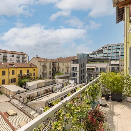 Isola - Bright 2-room With Balcony Daire