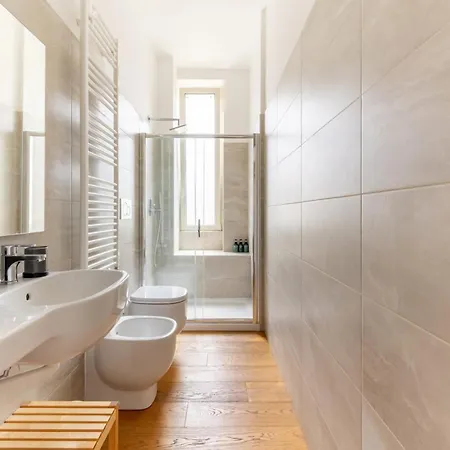 Isola - Bright 2-room With Balcony Daire Milano