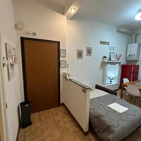 Elegant Near Metro Porta Romana,3 Fermate Subway-stop A Duomo, Wifi-netflix Free Apartment *