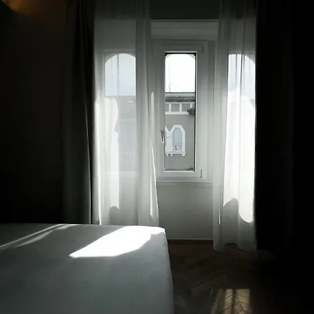 Rossovino Boutique 3* Mediolan