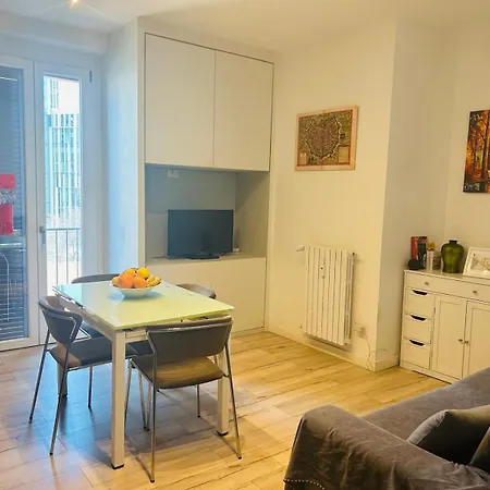 Three 2 Beds, 3rd Bed Available 公寓
