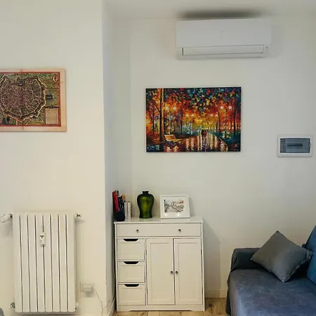 Three 2 Beds, 3rd Bed Available 公寓 米兰