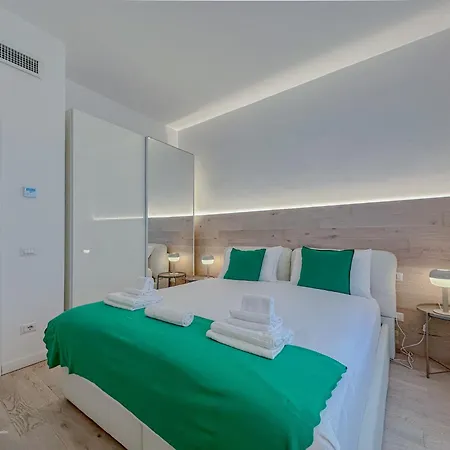 Апартаменты Santa Croce - 10 Mins From Duomo