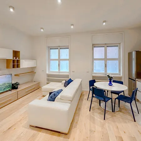 Santa Croce - 10 Mins From Duomo 아파트 밀라노