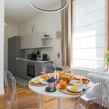 The Rent - Comfortable One-bedroom In The Crocetta Area