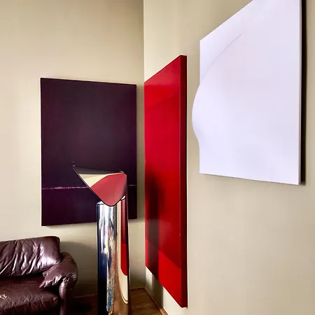 Elegant 1920s Apartment, Refined & Apartman Milánó