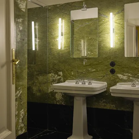 Elegant 1920s Apartment, Refined & شقة