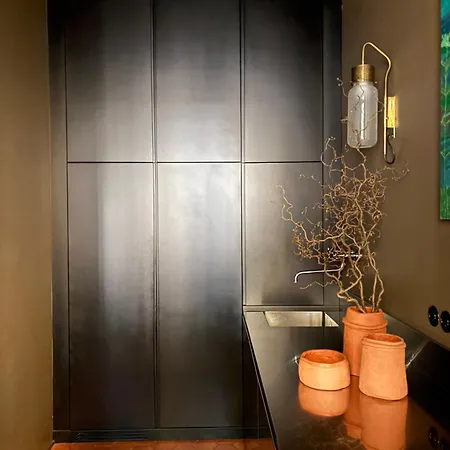 Elegant 1920s Apartment, Refined & شقة