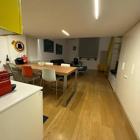 Loft Custodi 아파트 *