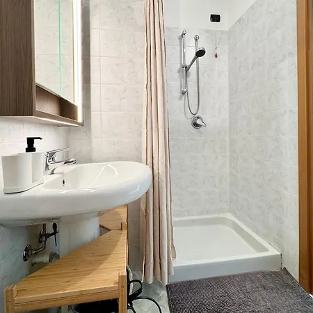 Spacious 2-bedroom With Large Terrace Lägenhet Milano