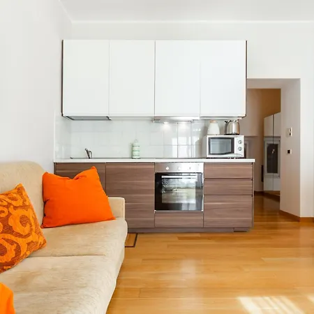 Youhosty - Arco Della Pace *