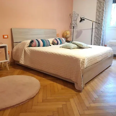 Marche91 - Modern In Isola Area Apartment