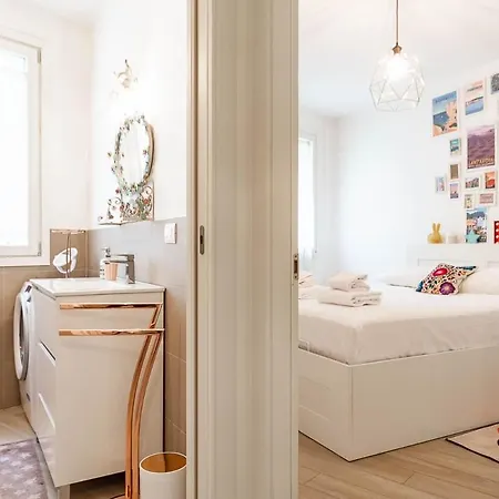 Apartment Historic Center-navigli Private Terrace 4 Pax Wifi Milan