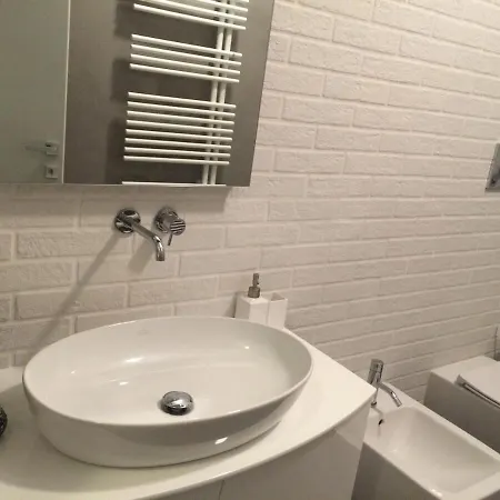 Апартаменты Cozy In Paolo Sarpi With Balcony *