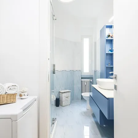 Easylife - - Washington 76 - Solari * Милан