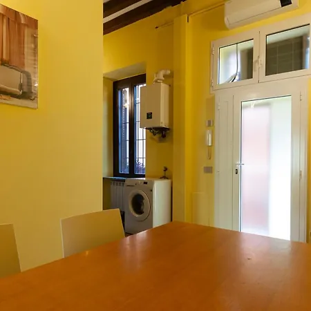 Youhosty - Nido Sui Navigli