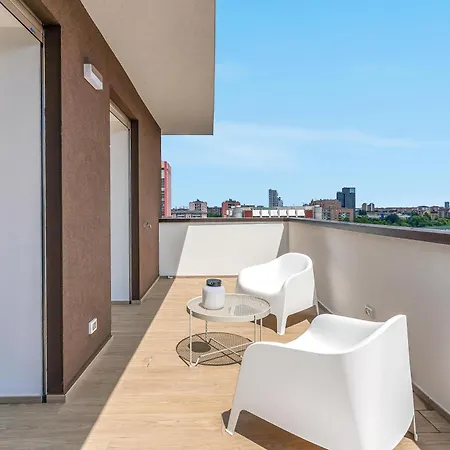 Airy With Balcony & Garage By Ndp Rent