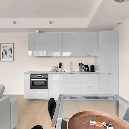 Airy With Balcony & Garage By Ndp Rent Appartamento *