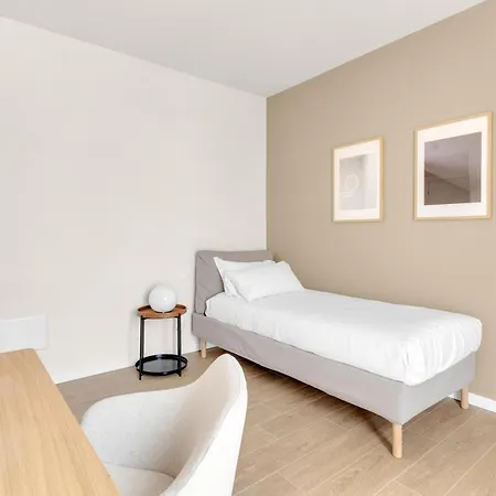 Airy With Balcony & Garage By Ndp Rent Appartamento *